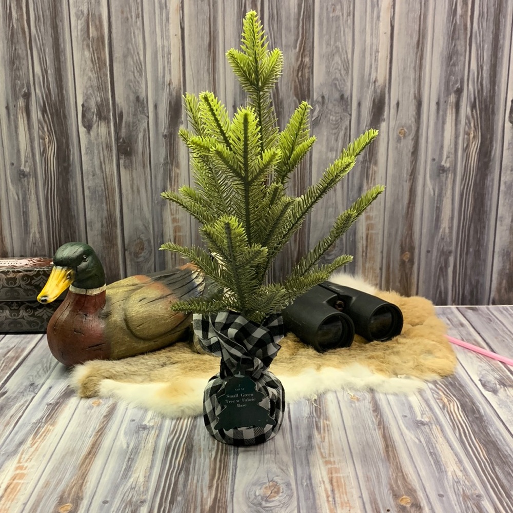 Absolutely adorable pine tree with buffalo plaid wrap! - Picture 1 of 3